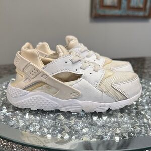 Nike huaraches Kids White and Tan Sneakers 10C